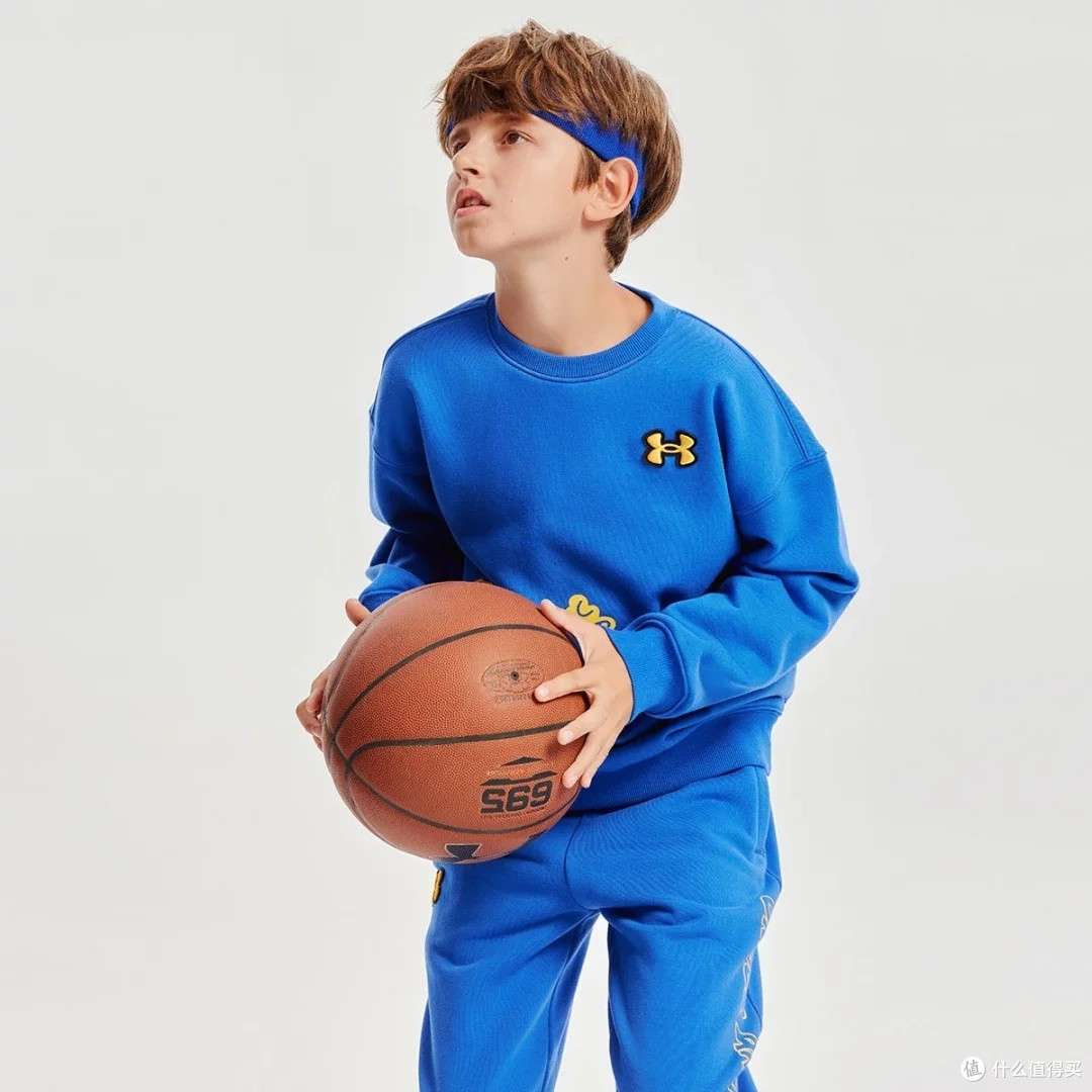 安德玛秋冬卫衣：舒适柔软