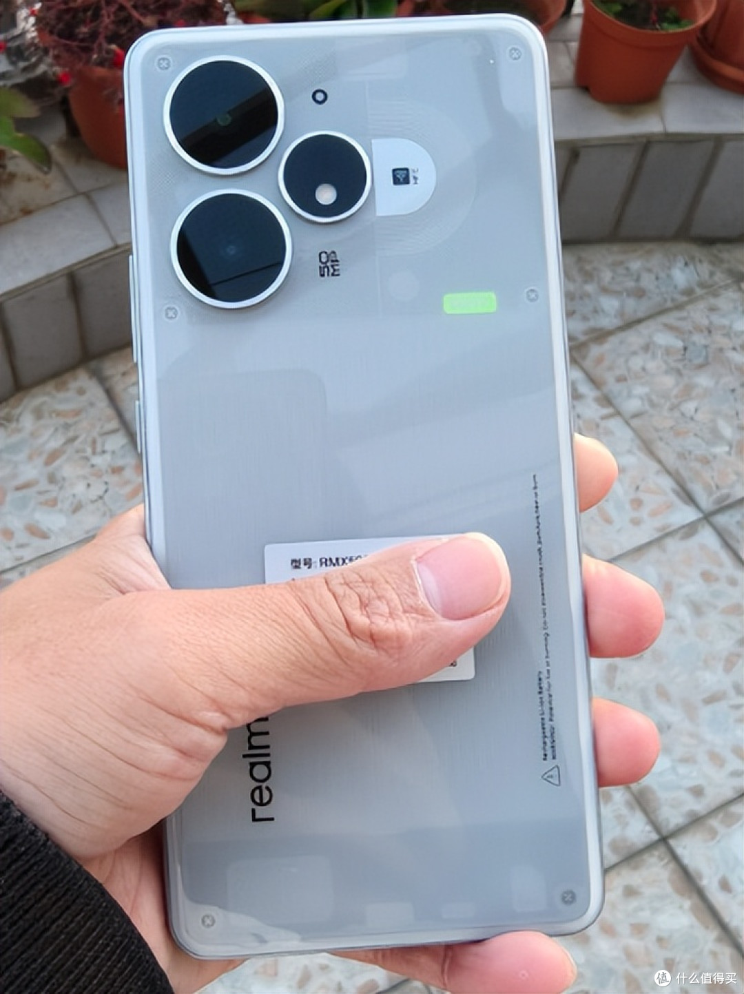 卷疯同行!真我1519元,天玑9400e+IP69防水+7200mAh让旗舰机沉默