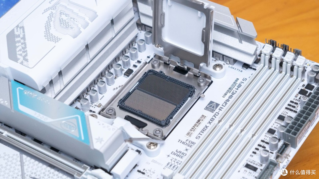 白色海景房:华硕X870 吹雪S+索泰 5070 SOLID+先马巨浪3装机分享