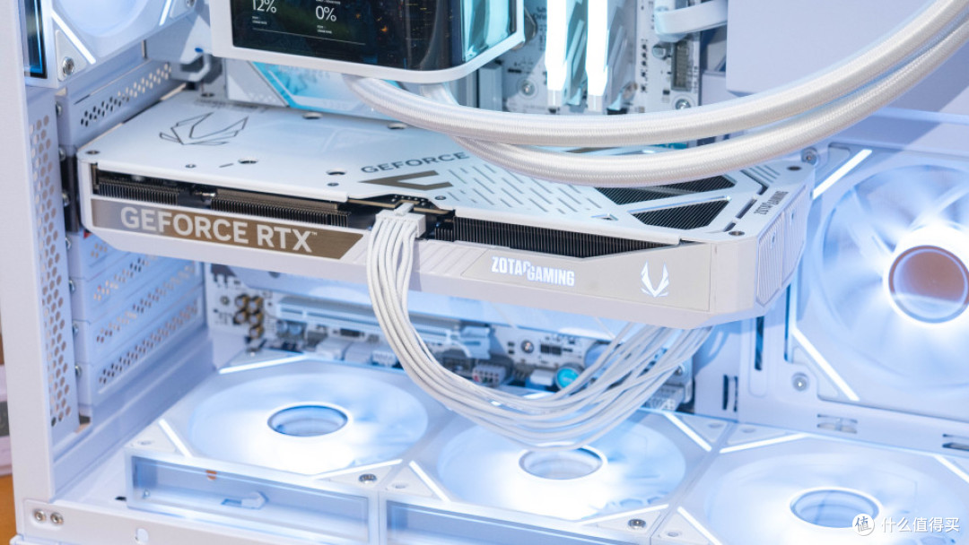白色海景房:华硕X870 吹雪S+索泰 5070 SOLID+先马巨浪3装机分享