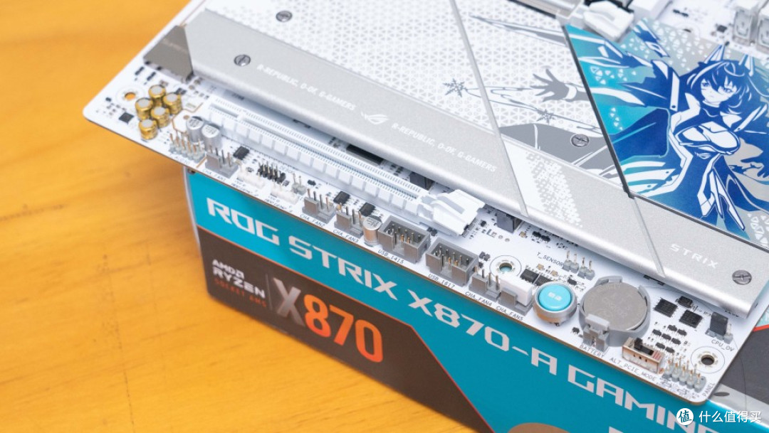 白色海景房:华硕X870 吹雪S+索泰 5070 SOLID+先马巨浪3装机分享