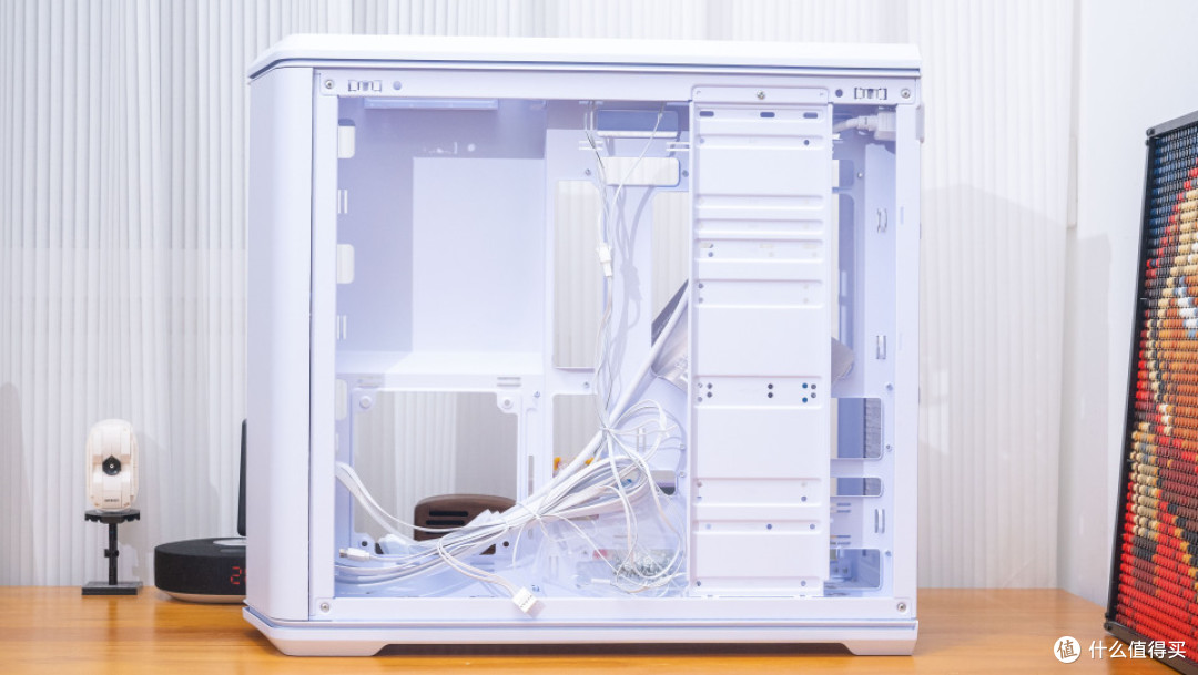 白色海景房:华硕X870 吹雪S+索泰 5070 SOLID+先马巨浪3装机分享