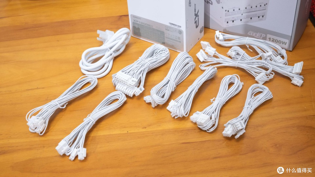白色海景房:华硕X870 吹雪S+索泰 5070 SOLID+先马巨浪3装机分享