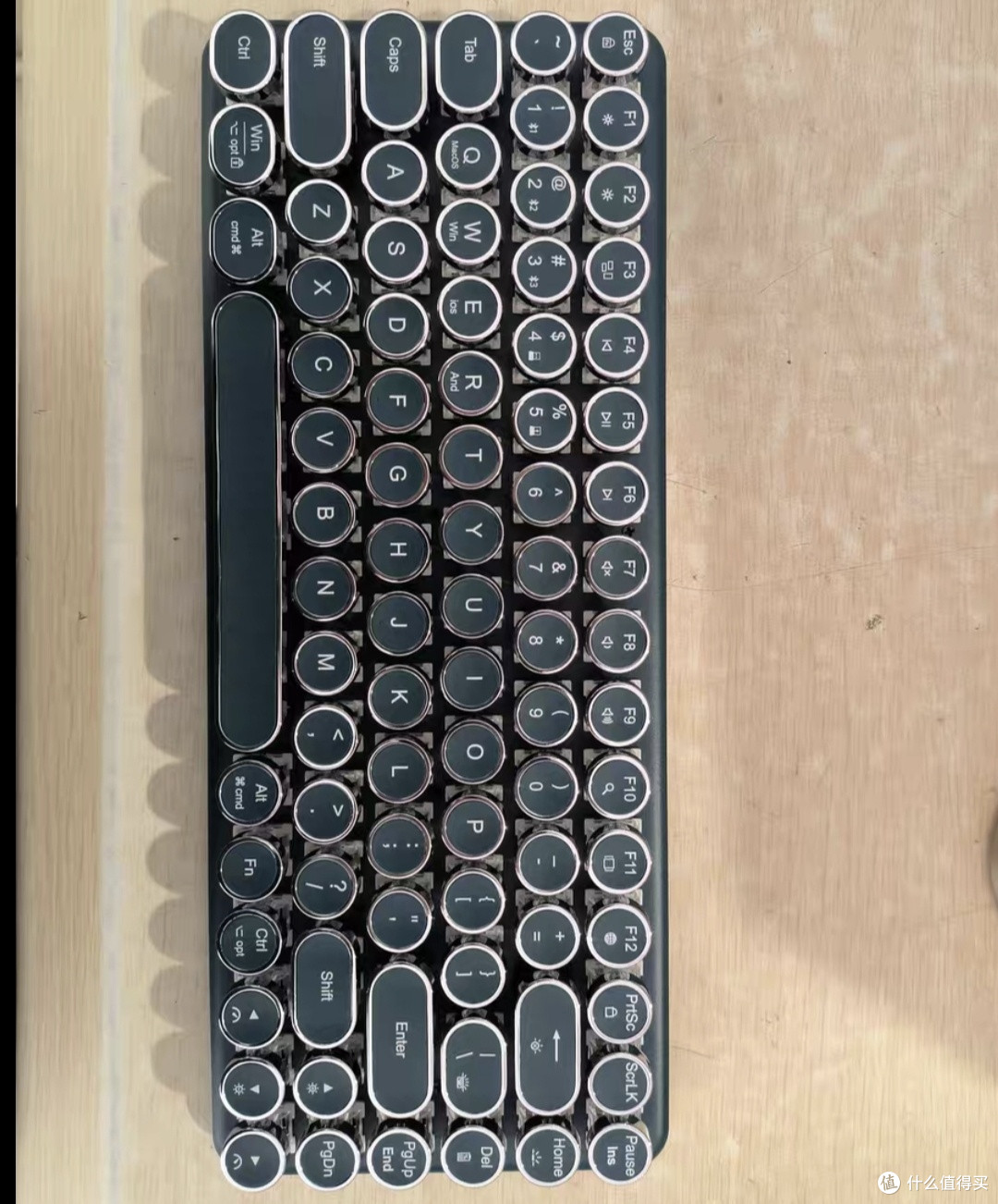 朋克美学与实用结合的BOW键盘