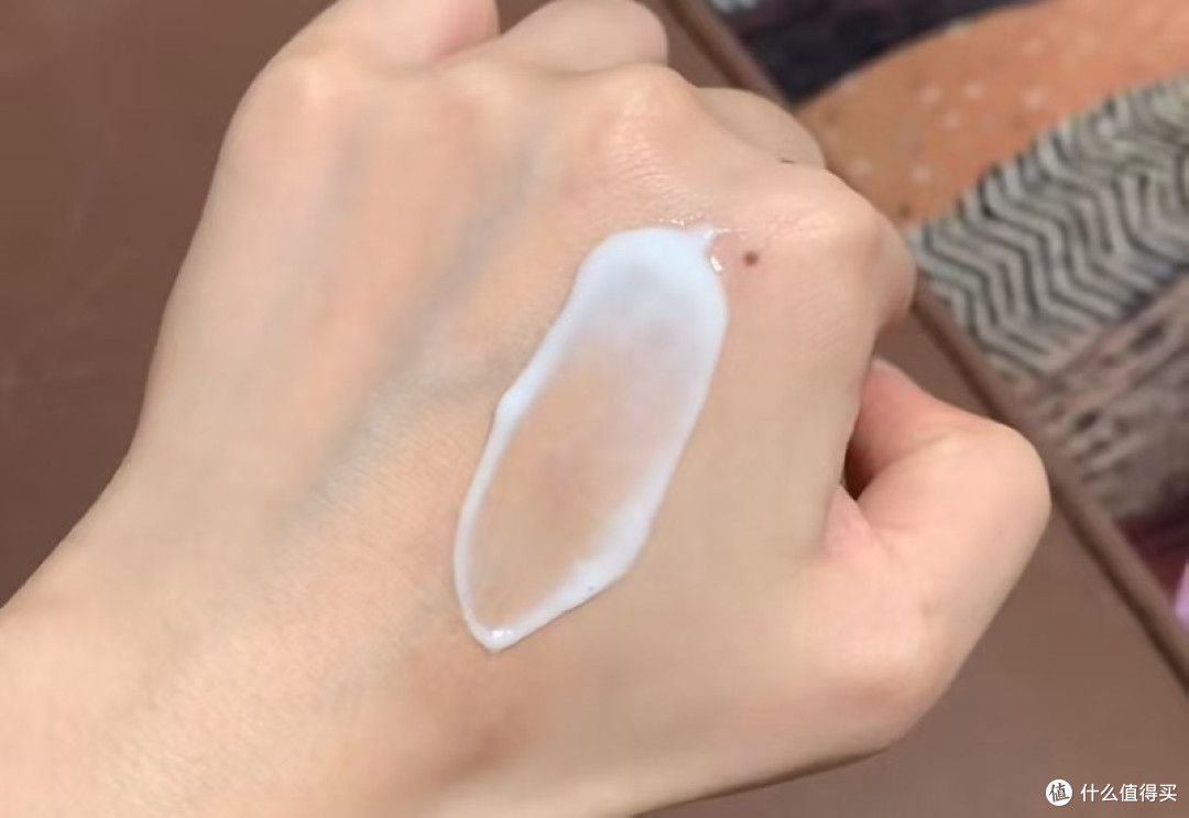 深层清洁细致呵护 赫徕氨基酸舒敏特护洁面乳
