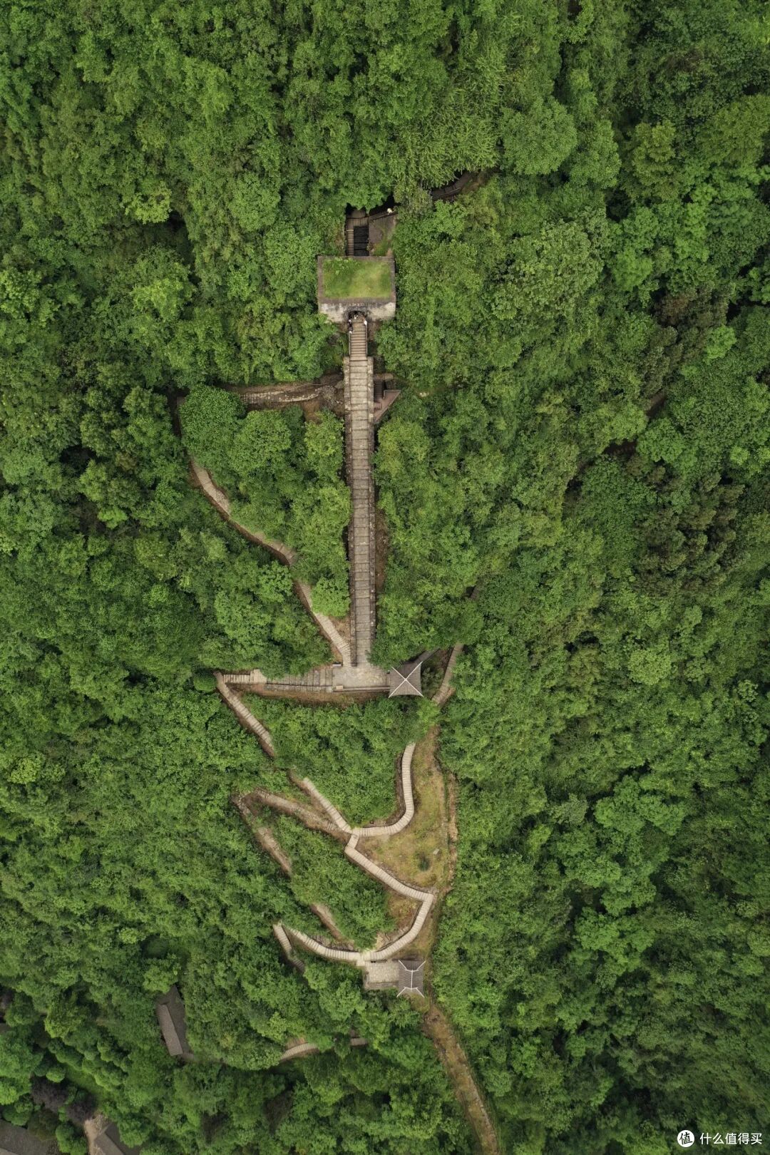 这个“名牌加身”的西南山城，正适合淡季来玩！