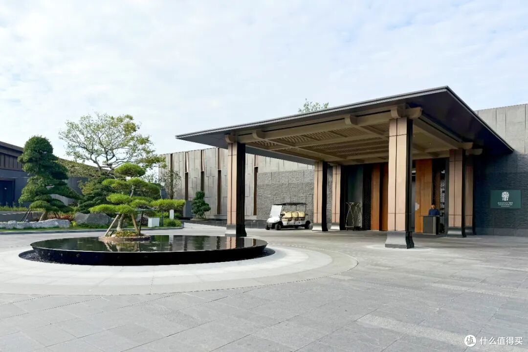 悬崖酒店终于不再遥远,城市度假的奢华体验天花板来了!