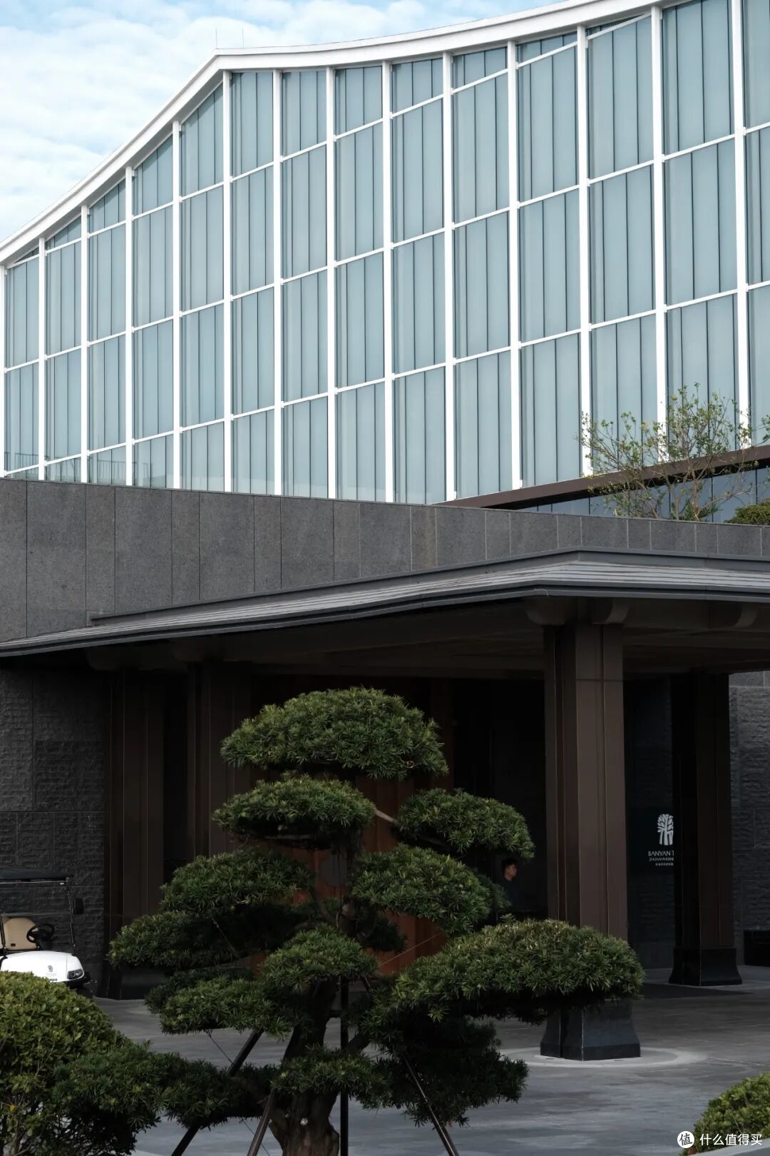 悬崖酒店终于不再遥远,城市度假的奢华体验天花板来了!