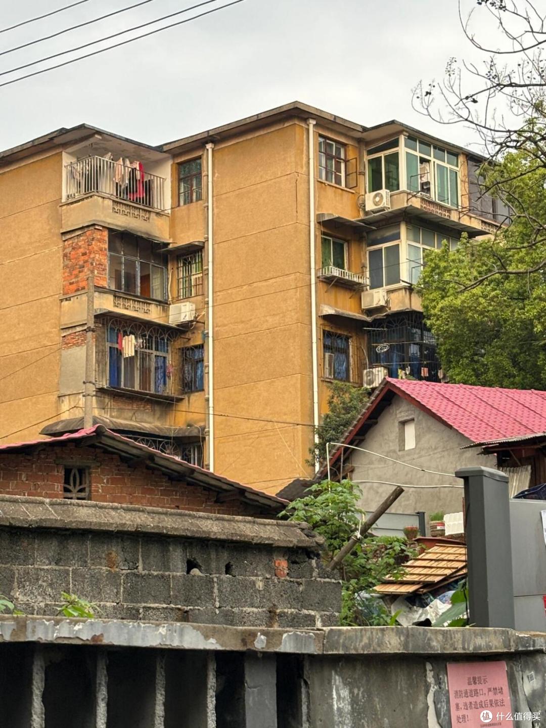 住建部放话:凡是楼龄满25年的房子,将按新规处理,老小区有福了
