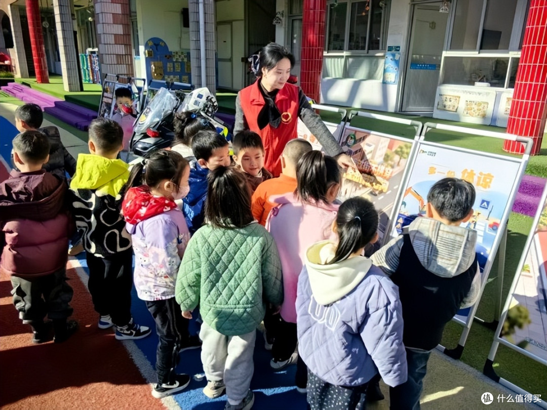江苏南通:校社协同护成长 交通安全入童心