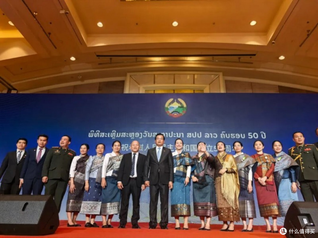 参加老挝驻中国北京大使馆国庆招待晚会