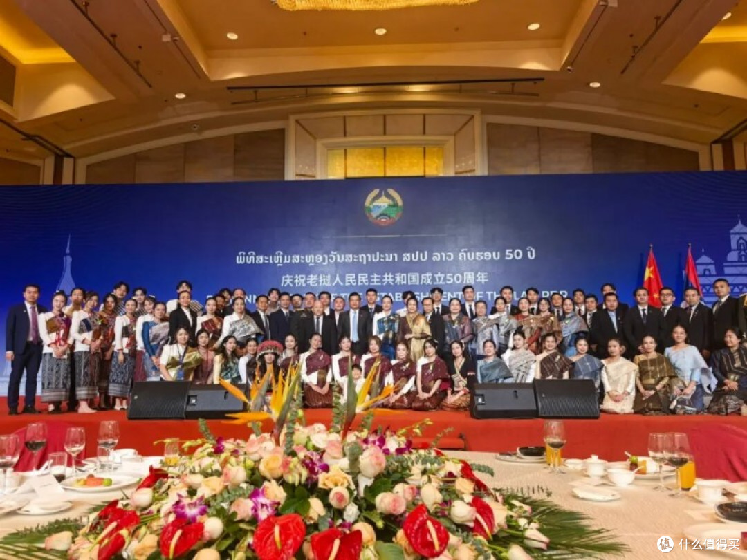 参加老挝驻中国北京大使馆国庆招待晚会