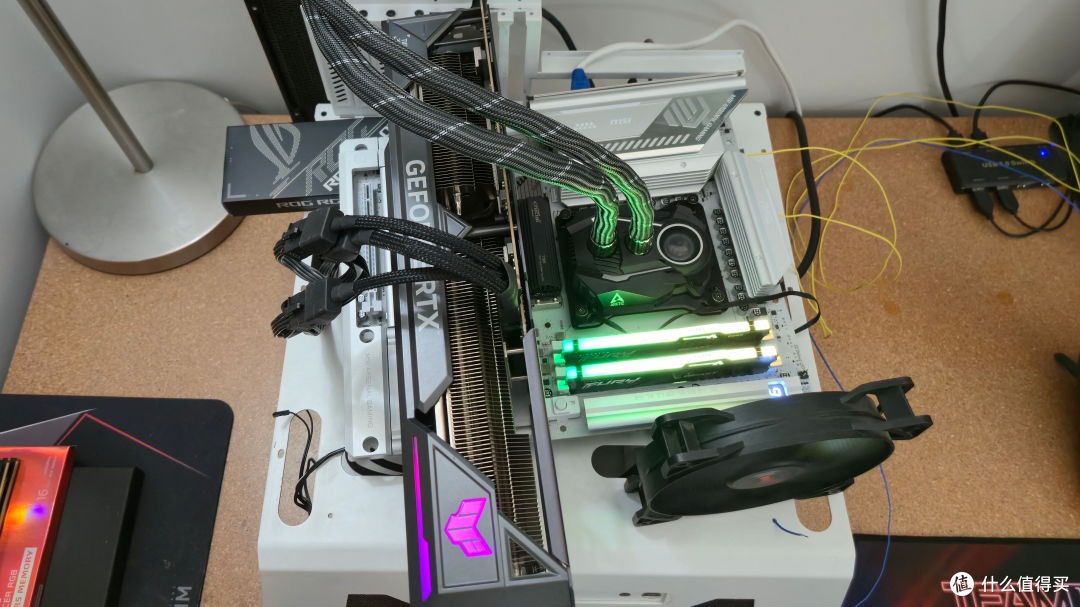 MSI MAG X870E Tomahawk MAX Wifi PZ 评测