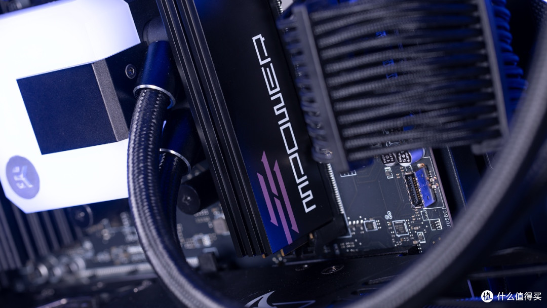 海景房硬核美学:云彣云砺DDR5×微星B850 MPOWER