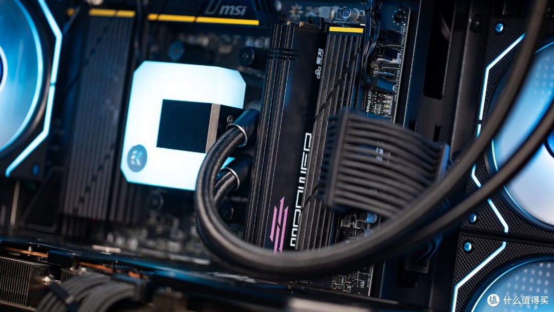 海景房硬核美学:云彣云砺DDR5×微星B850 MPOWER