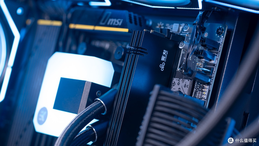 海景房硬核美学:云彣云砺DDR5×微星B850 MPOWER