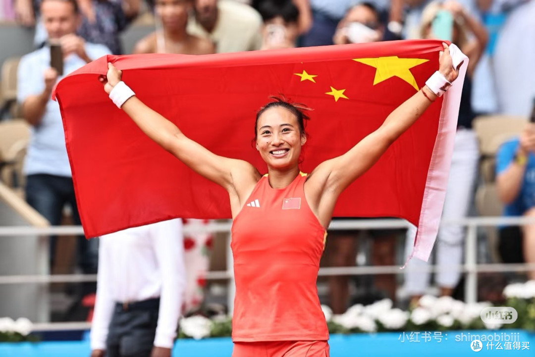 巴黎红土上的中国红：郑钦文的奥运传奇
