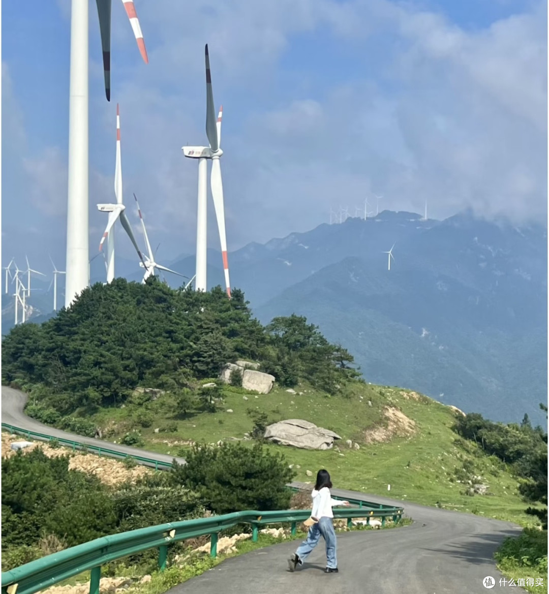 安徽牛草山:近天的美景与风车