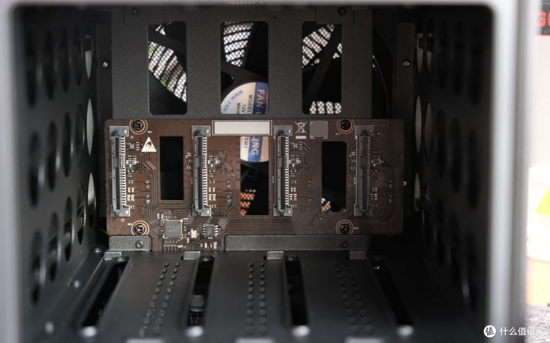 养娃家用NAS首选,新手也能用绿联DXP4800 Plus搭建存储娱乐中心