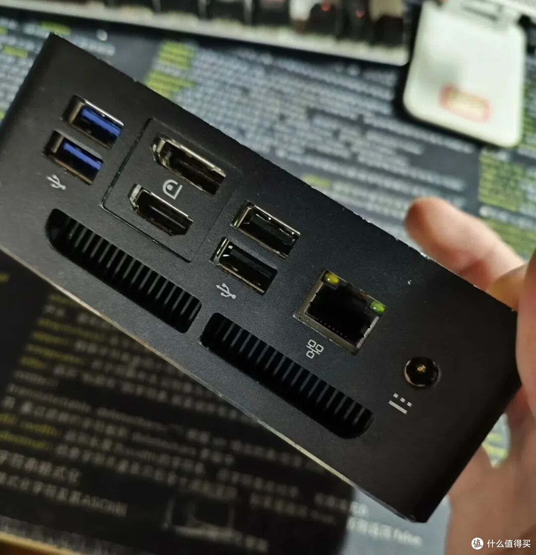 海鲜大量流出准系统只要190,m.2 nvme盘位+SATA盘位,NAS轻办公