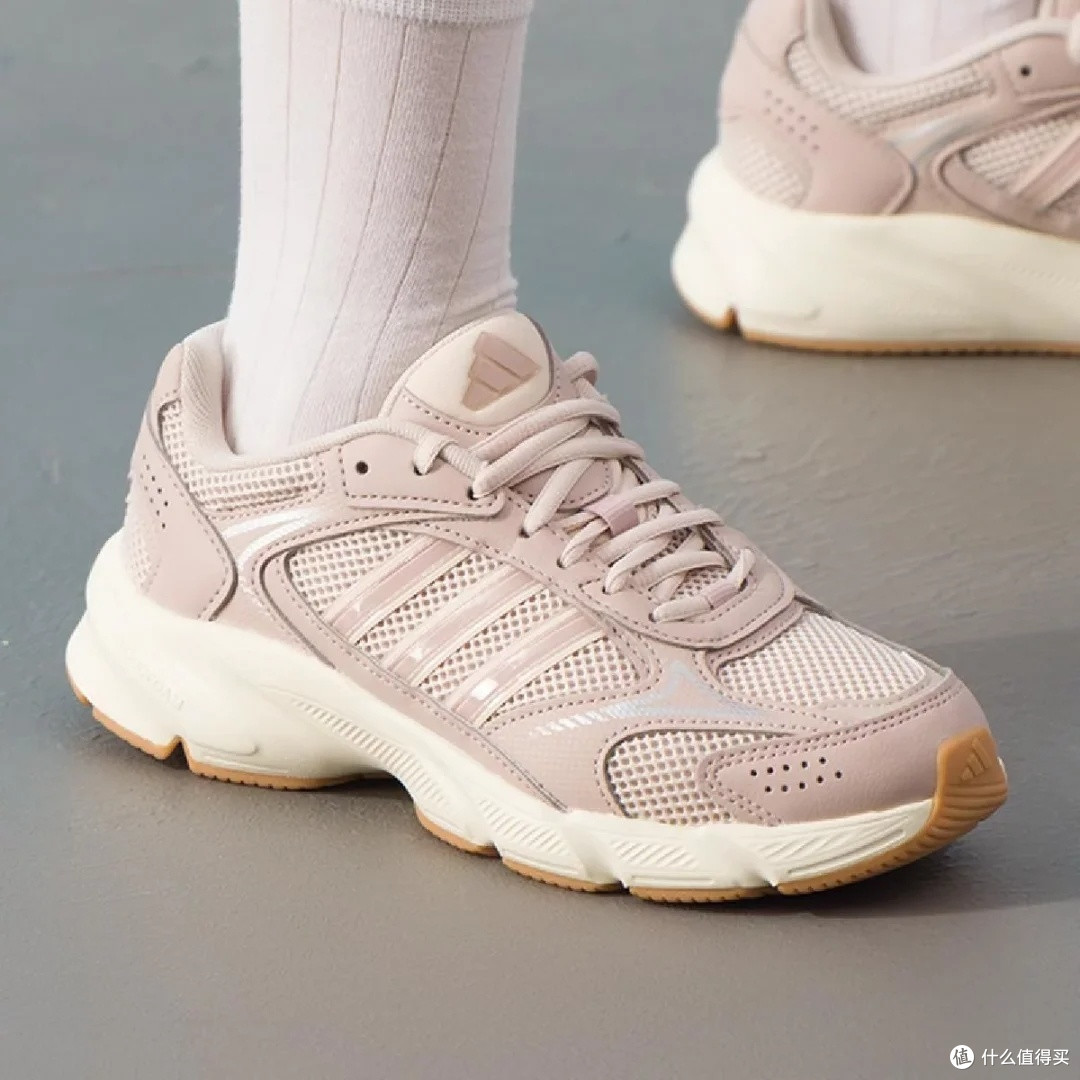 adidas CRAZYCHAOS 2000：复古与实用的平衡