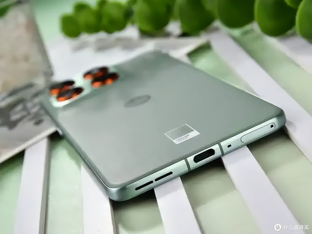 金属边框+5000万三主摄+512GB，比iPhone Air便宜近8000元