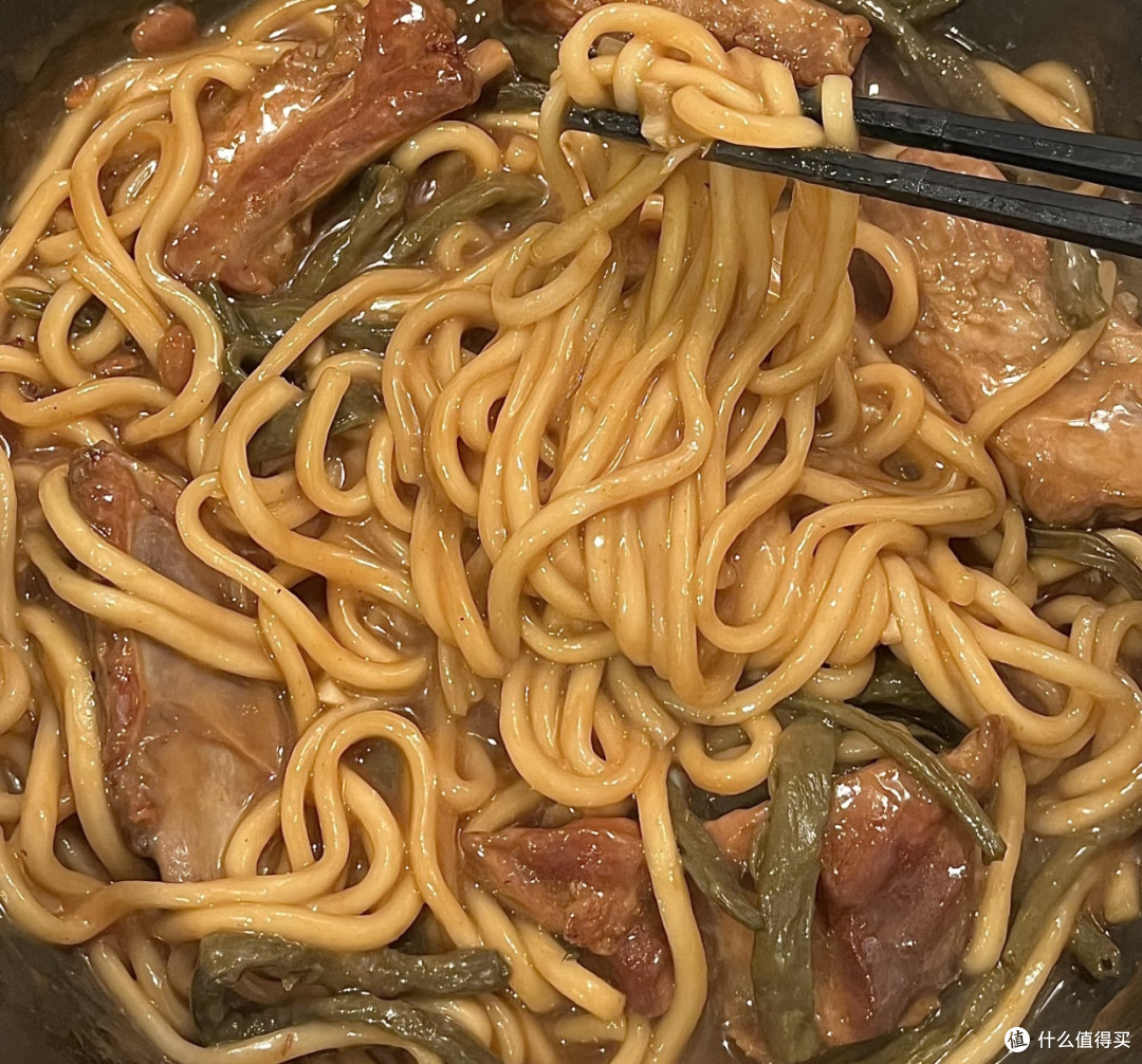 排骨豆角焖面:暖香驱散阴雨