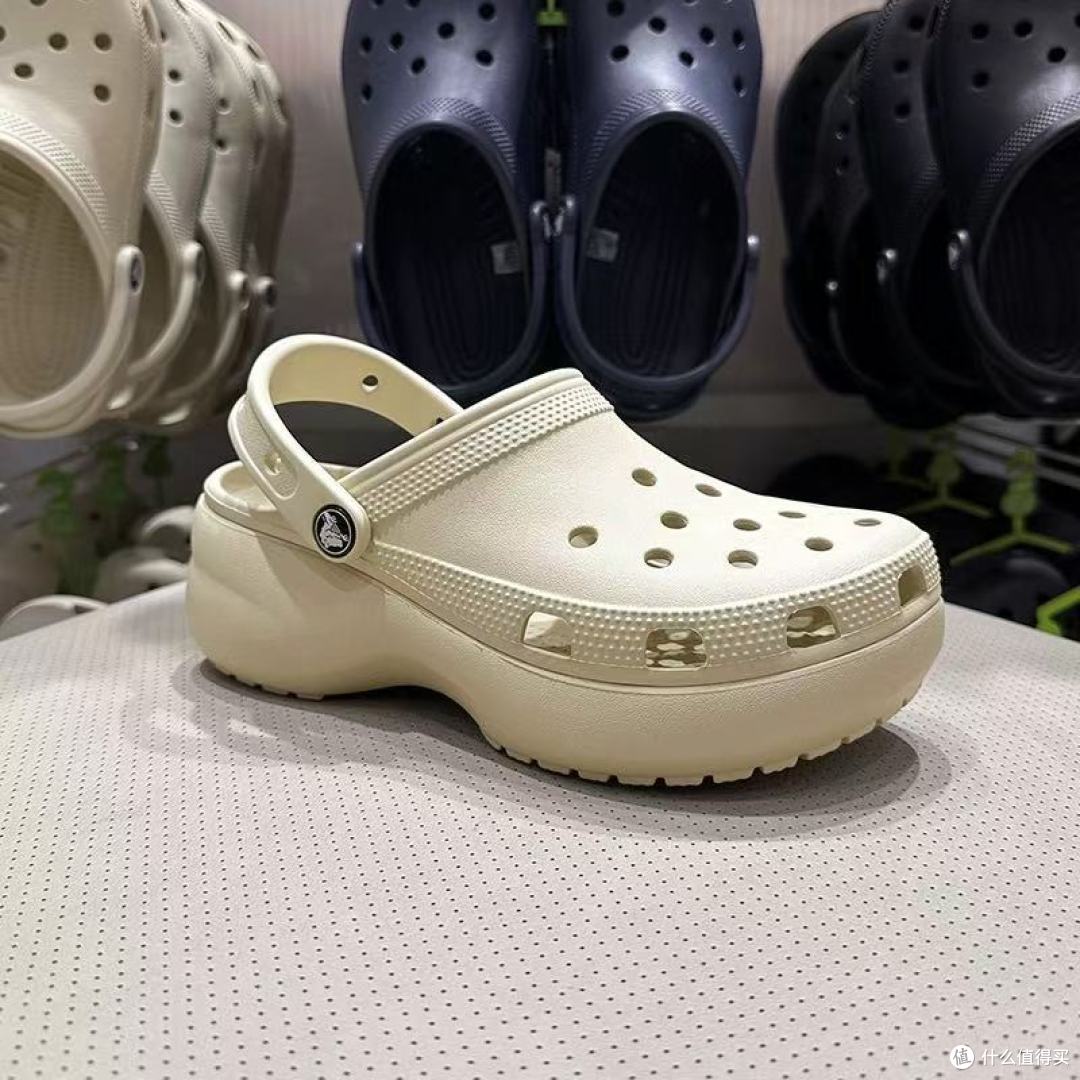 Crocs云朵厚底洞洞鞋|夏季本命鞋焊在脚上了!