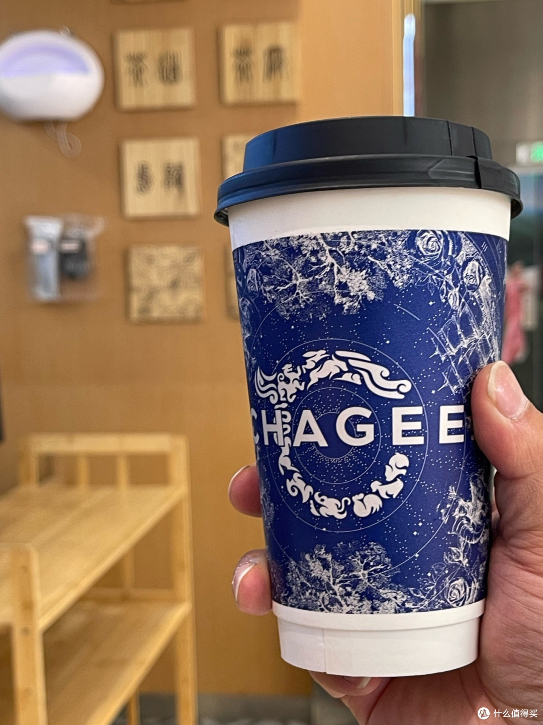 霸王茶姬的“喜事”,照拂不了加盟商们?