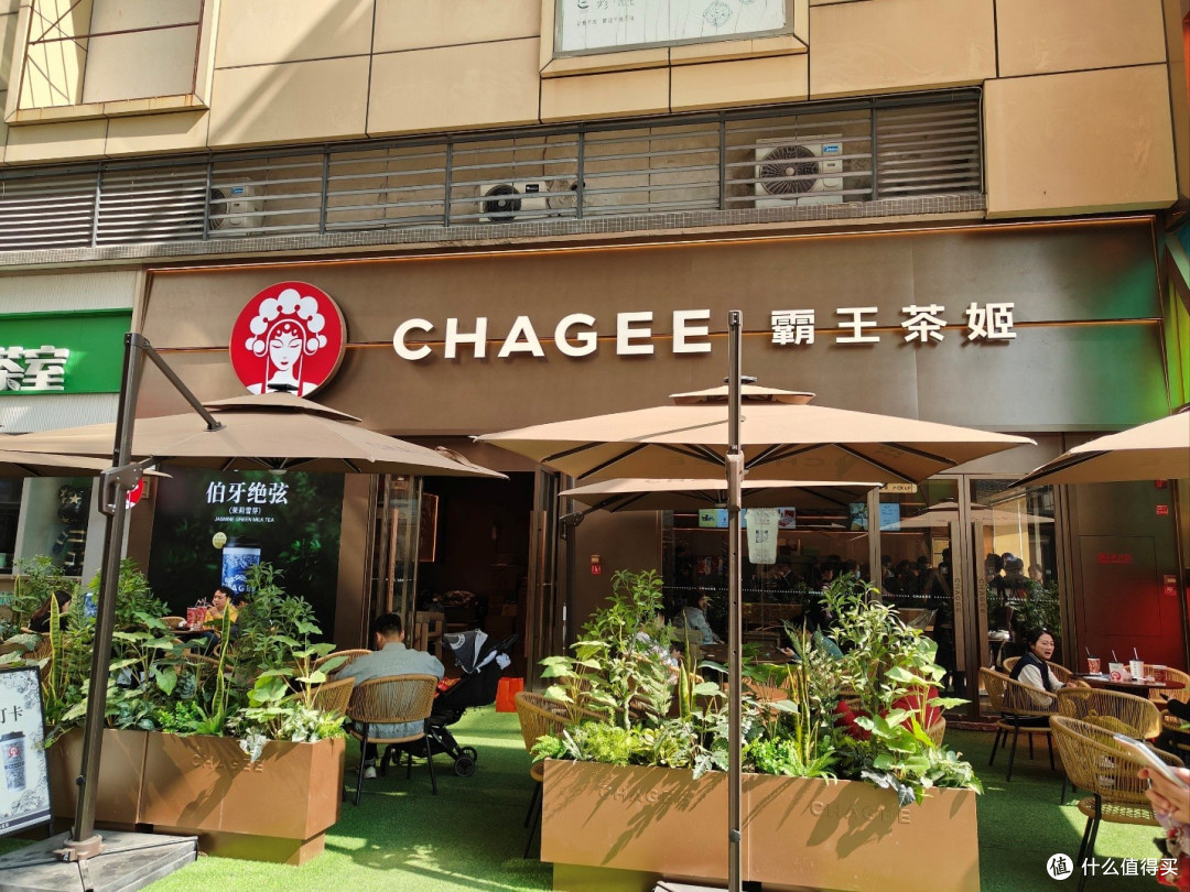 霸王茶姬的“喜事”,照拂不了加盟商们?