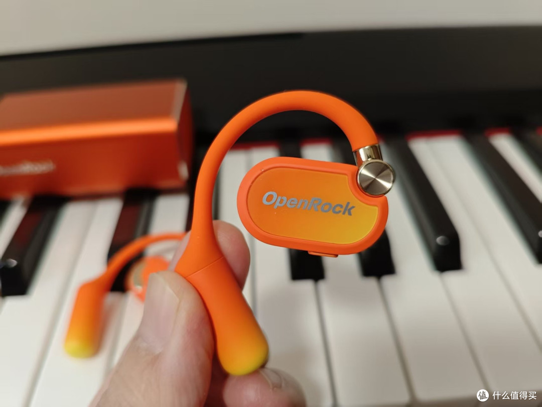开石OpenRock X：一个开放式耳机，竟让我听到“颅内低音炮”？