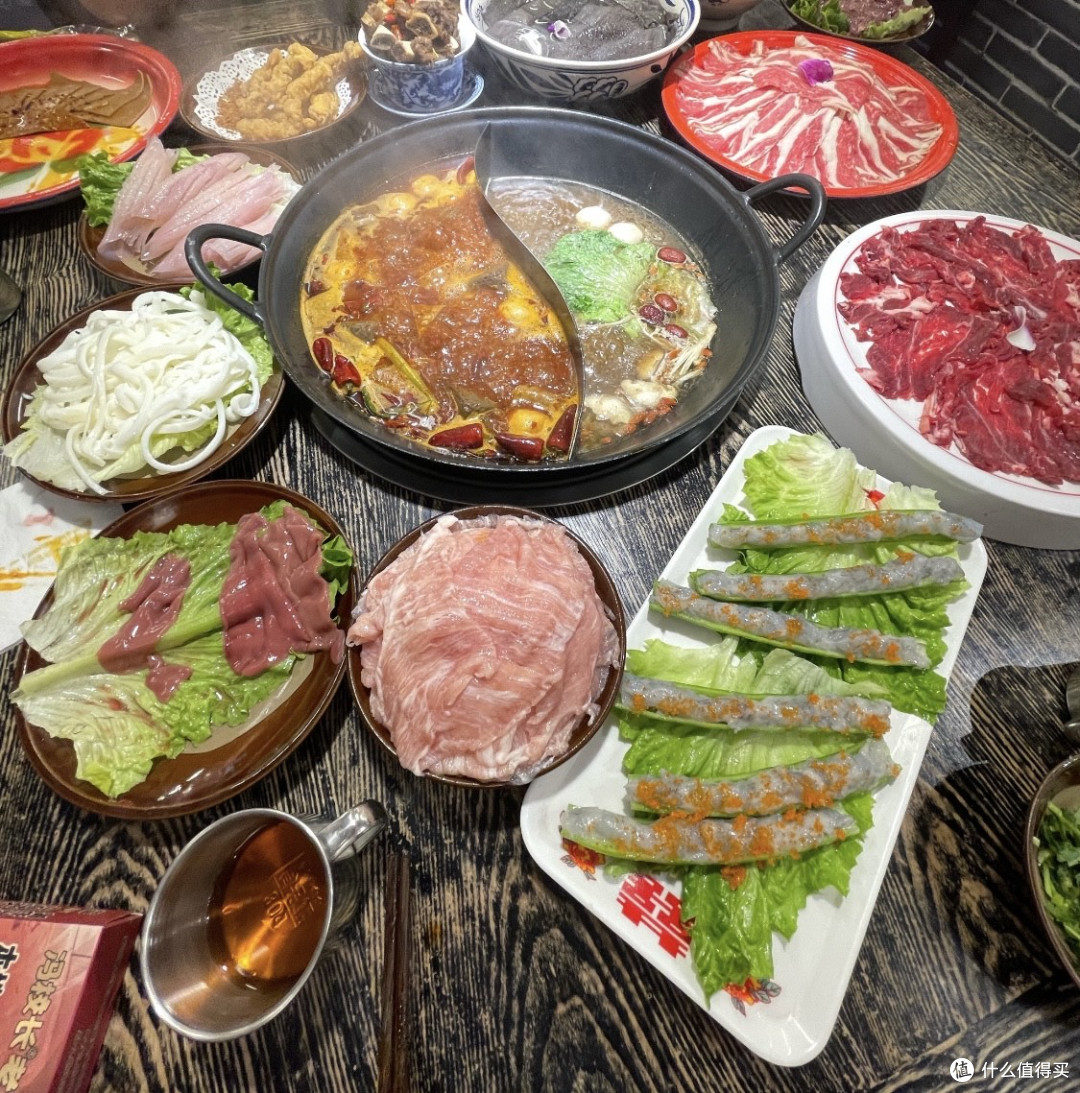 围炉之趣:火锅中的味觉共享与自在境界