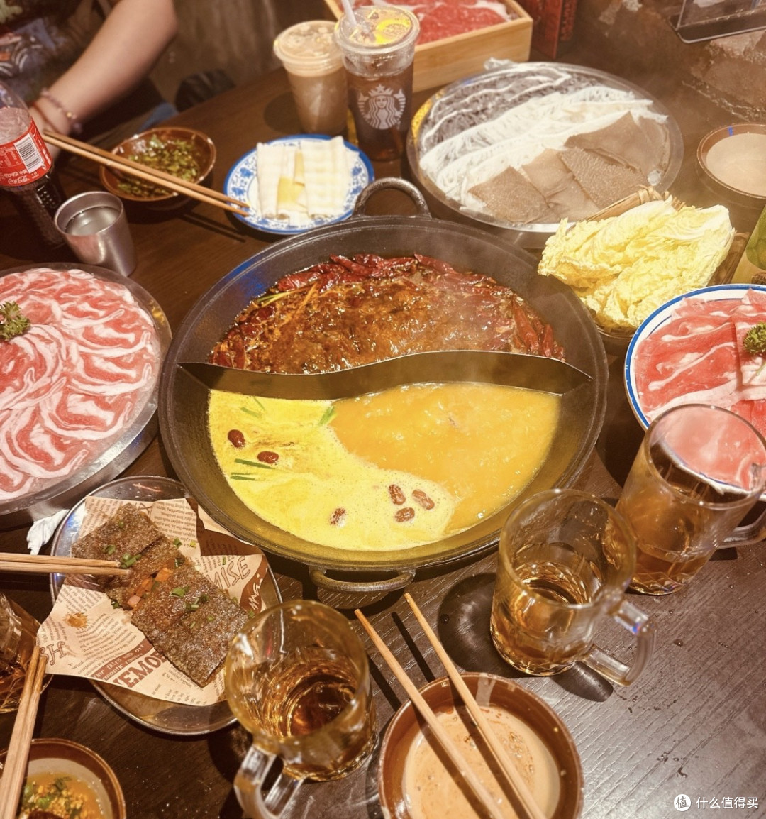 围炉之趣:火锅中的味觉共享与自在境界