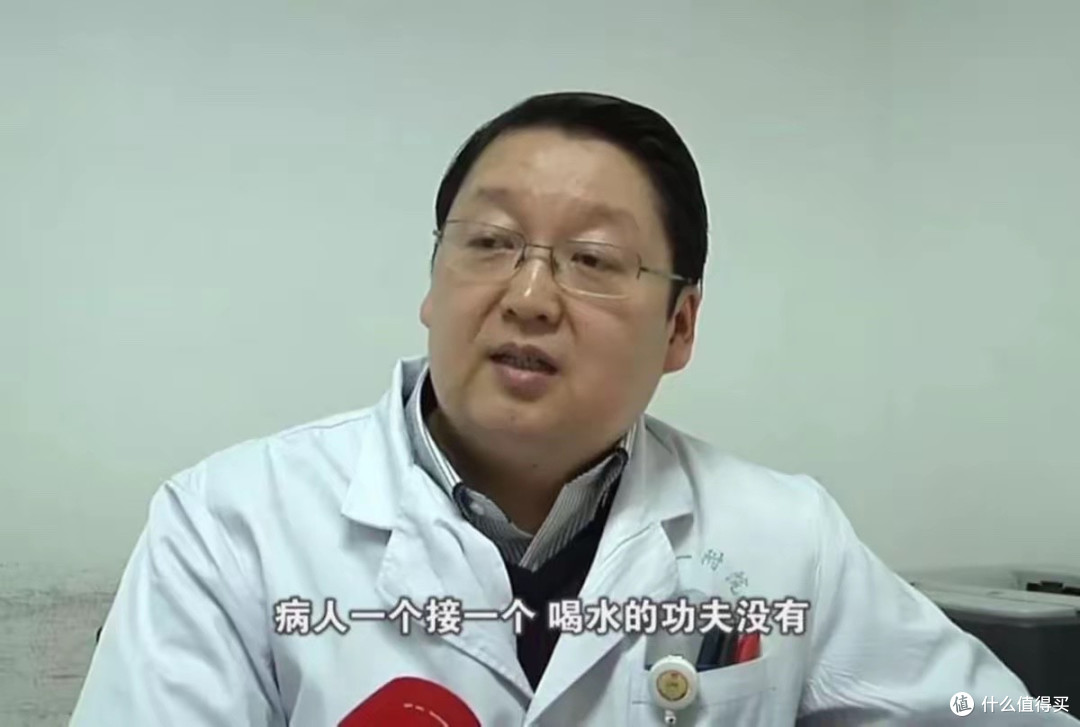 央视痛批看病如春运,排队7小时问诊3分钟,患者为何越治越多?