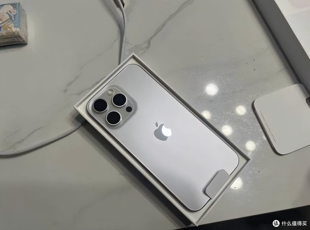 从“安卓党”到“苹果奴”:3419元的iPhone15,彻底“真香”了!