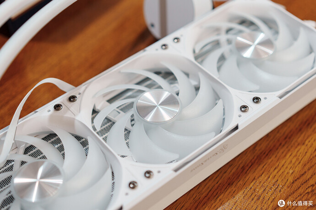 银昕SilverStone Frost Knight 360 Elite LCD Max水冷评测_散热器_什么