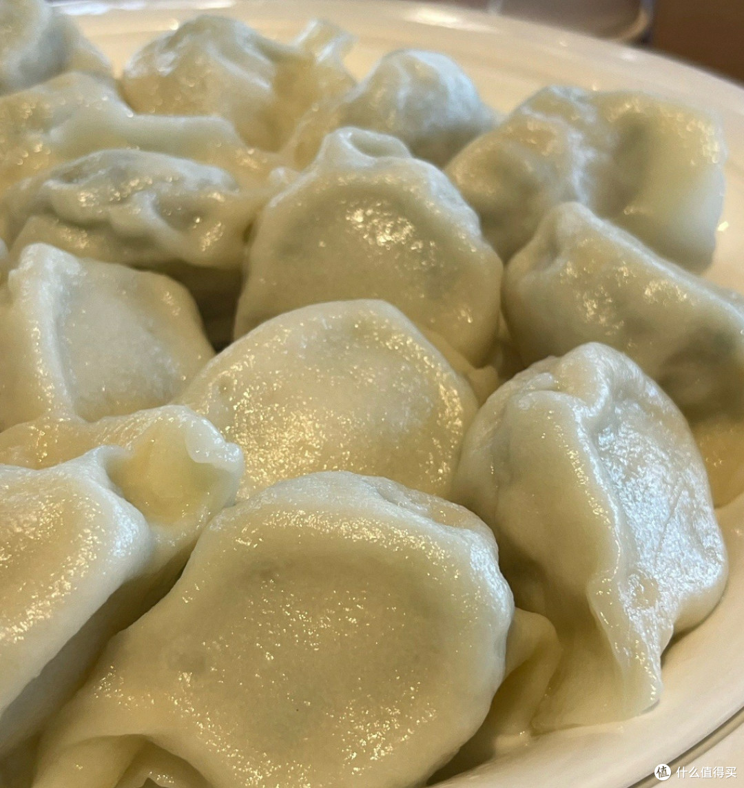 冬日暖心美食图鉴:从烟火火锅到甜糯烤薯,每一口都是温暖治愈