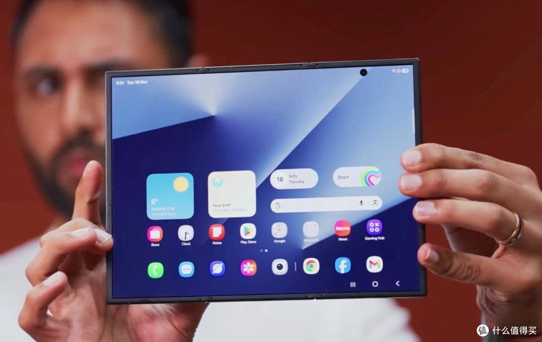 三折叠巅峰对决：华为Mate XTs非凡大师大战三星Galaxy Z TriFold