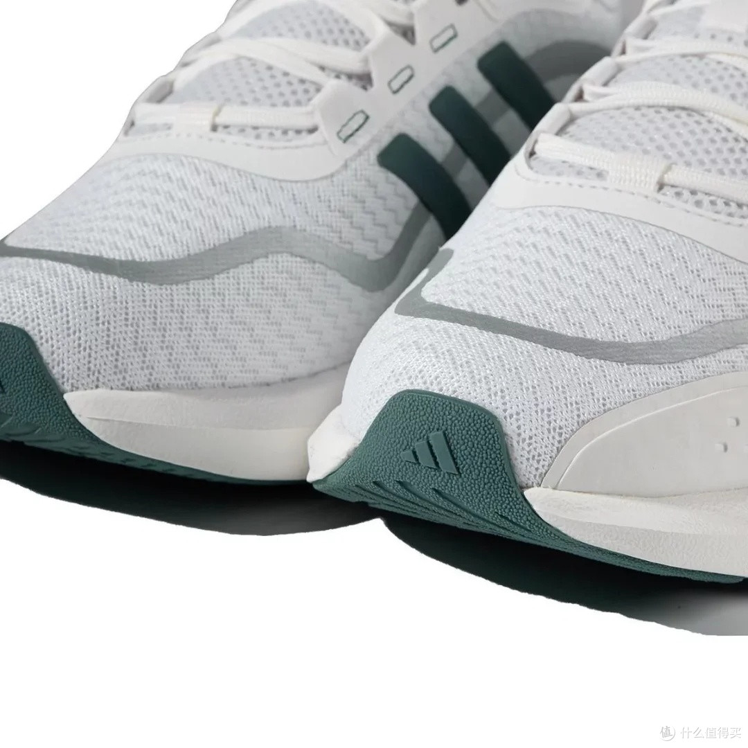 adidas三叶草厚底老爹鞋:复古与科技的平衡