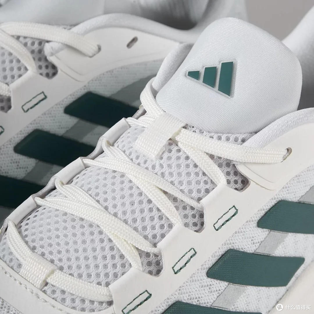 adidas三叶草厚底老爹鞋:复古与科技的平衡