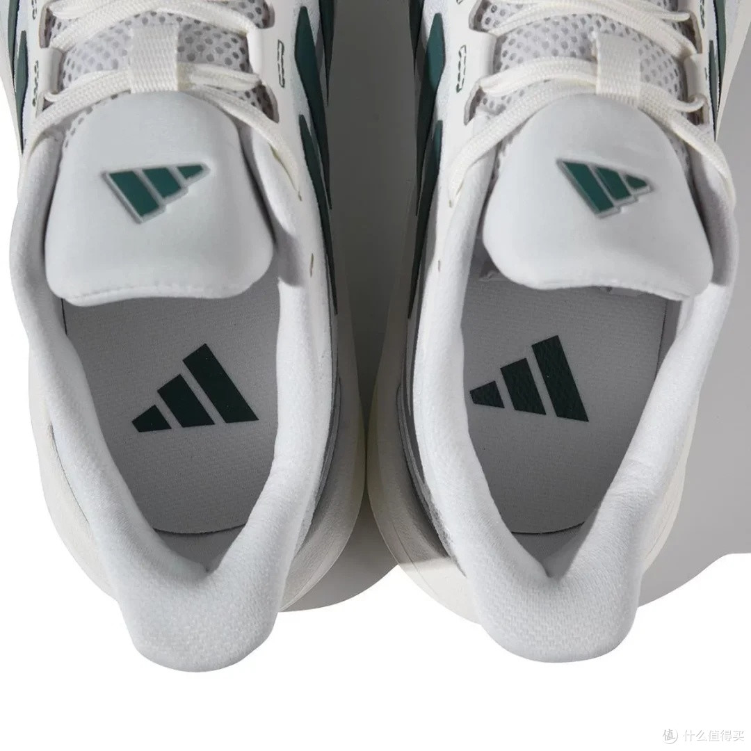 adidas三叶草厚底老爹鞋:复古与科技的平衡