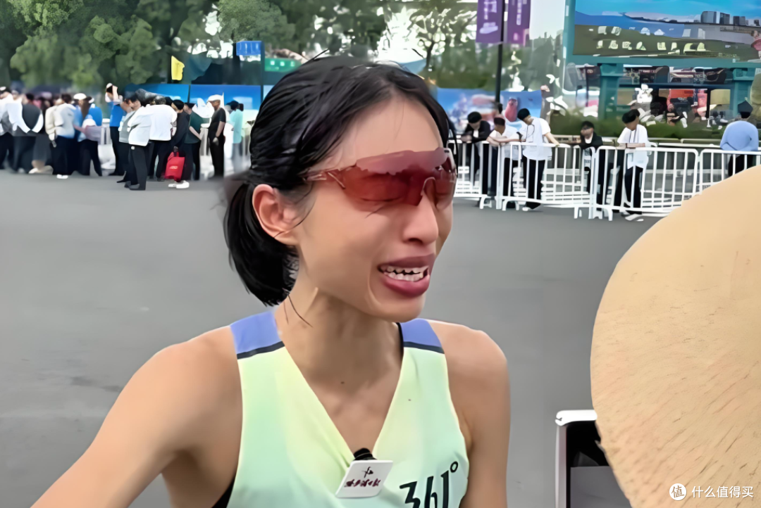 最快女护士又夺冠!张水华50天狂揽22万奖金,说“不带货”时最帅