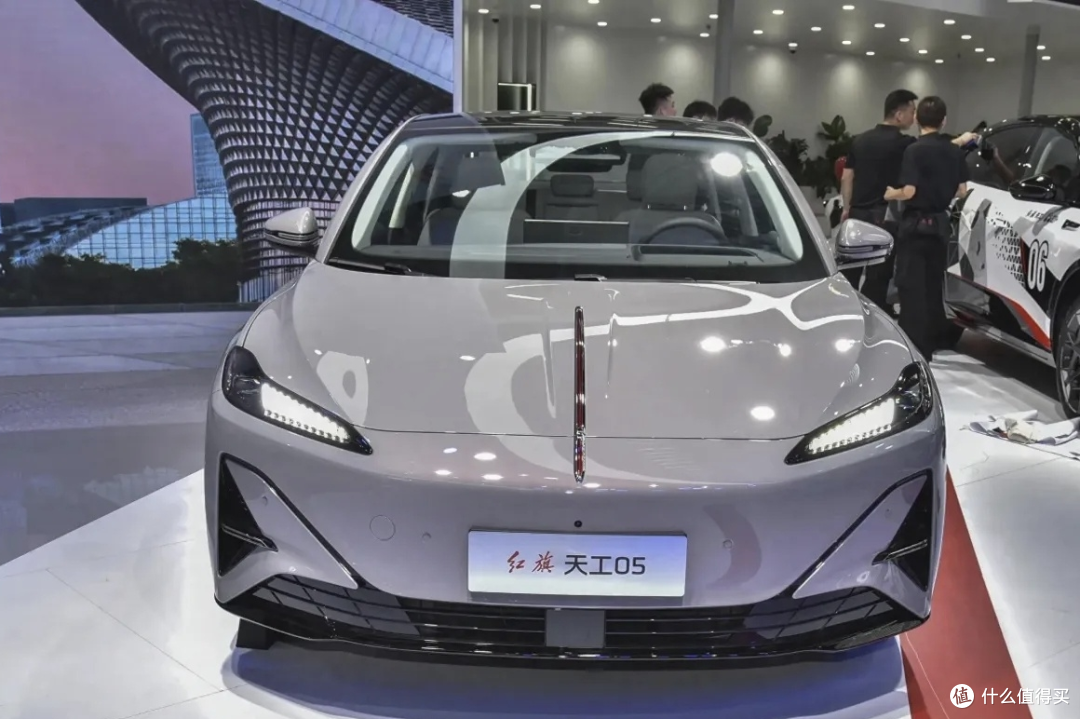 红旗纯电15.98万起:至高98度电池 + 850km续航 + 10min充500km