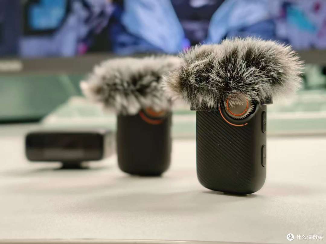 户外拍 Vlog 风噪盖人声?南卡QMIC降噪无线领夹麦让杂音秒消失!
