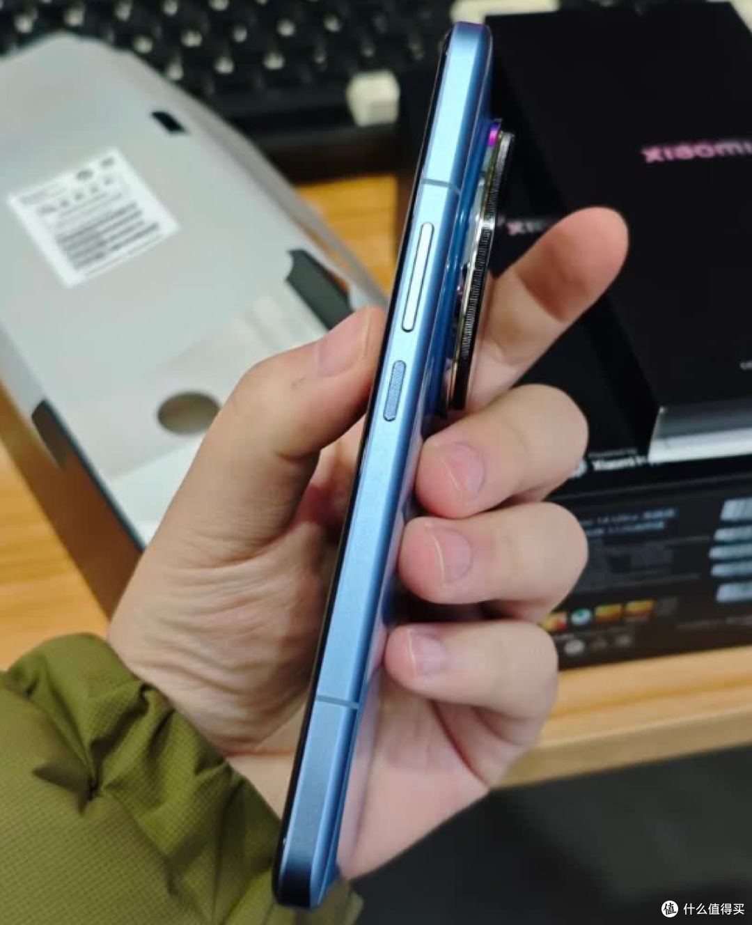 小米“跳水”清仓,16GB+1TB跌价3233元,双向卫星+徕卡1英寸大底