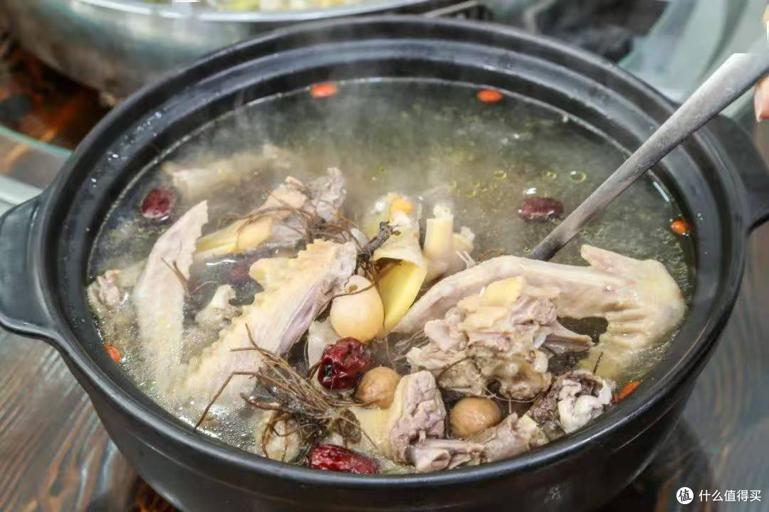 地胆头炖老鸭的作用与制作方法：