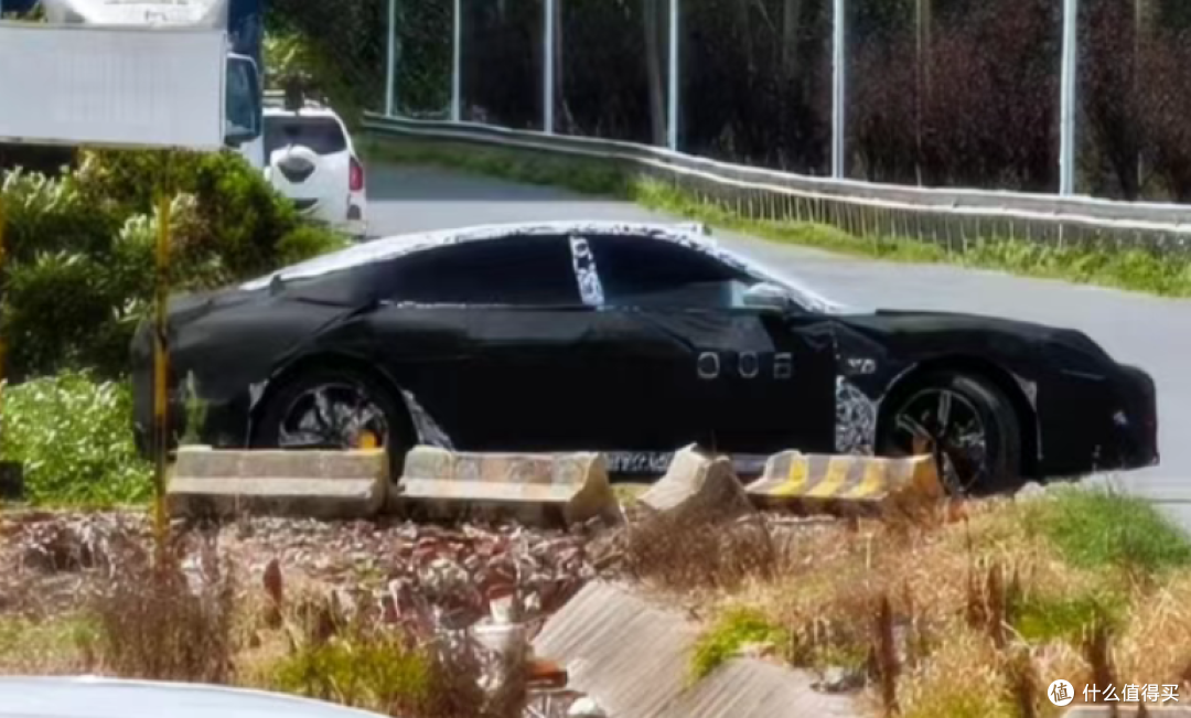 小米三款新车曝光,硬刚问界M9和帕拉梅拉,还有房车?雷军真急了