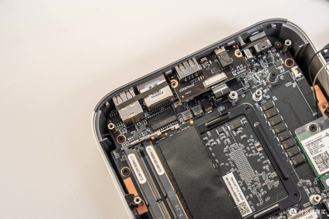 万兆接口塞入迷你主机?更适合创作者的迷你主机—零刻SER9 MAX