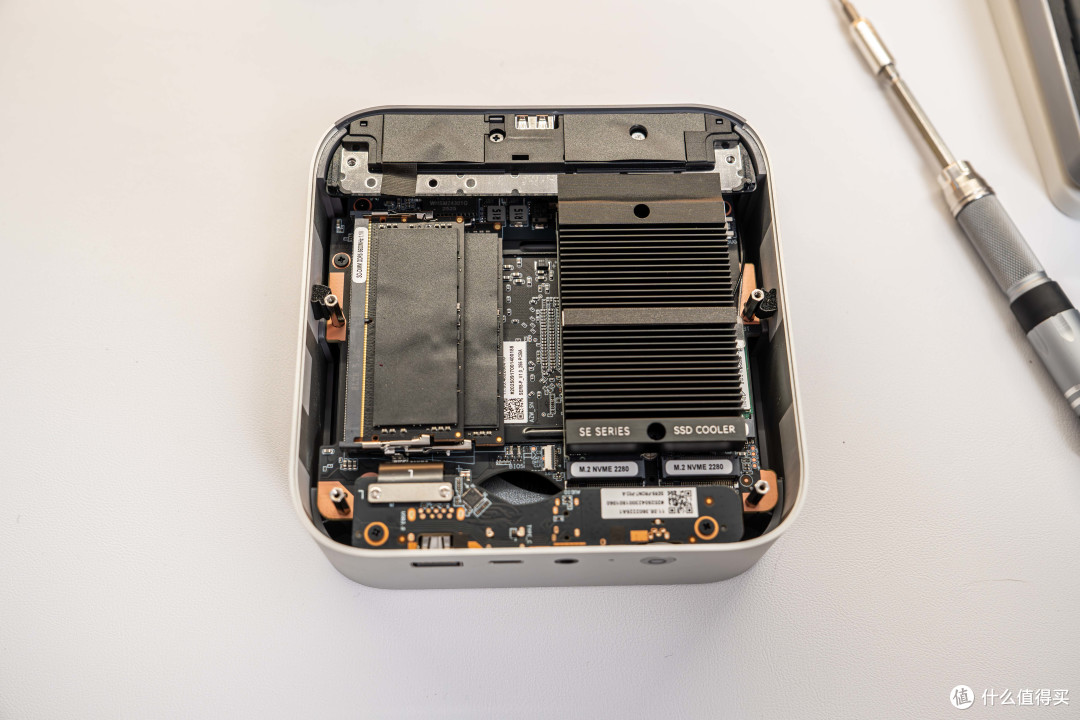万兆接口塞入迷你主机?更适合创作者的迷你主机—零刻SER9 MAX