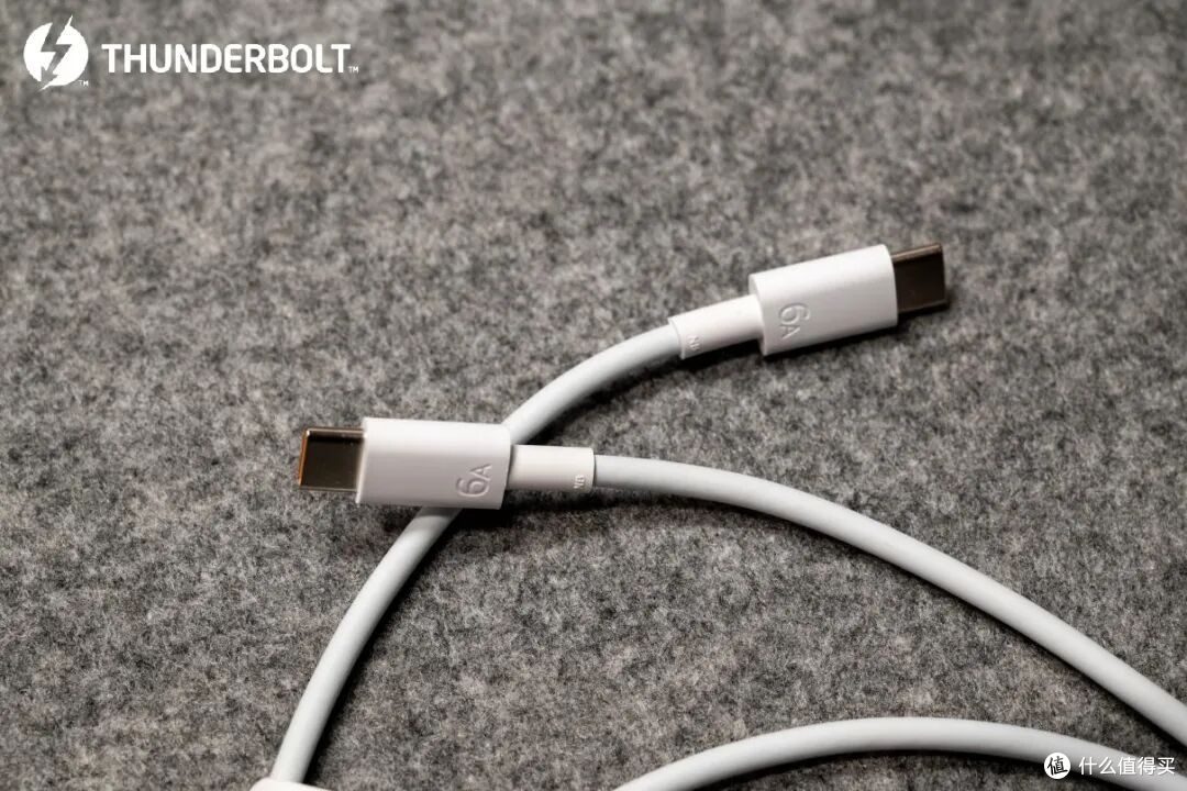 对比横评:价格差不多,数据线是选原厂还是雷电4?